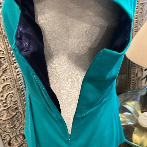 Tahari Sz 10 emerald green sleeveless lined peplum dress with front &  side zip - Picture 3 of 8